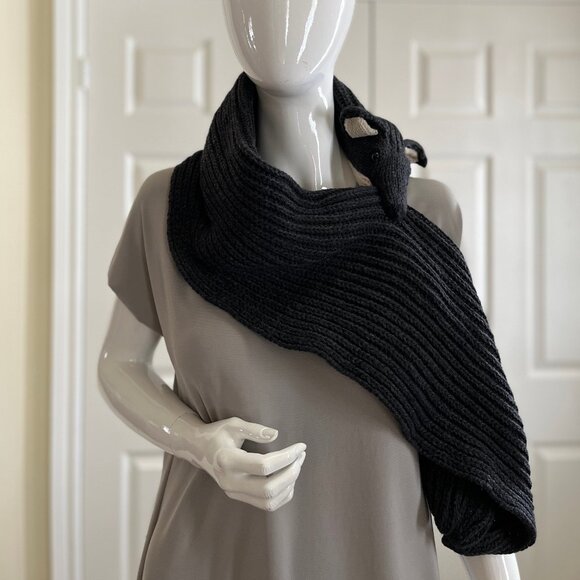 Scarf - handknit - wool - cute badger/dog with mouth closure - Picture 3 of 10